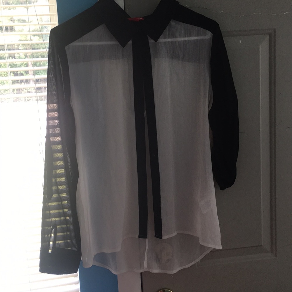Black and white top size large
